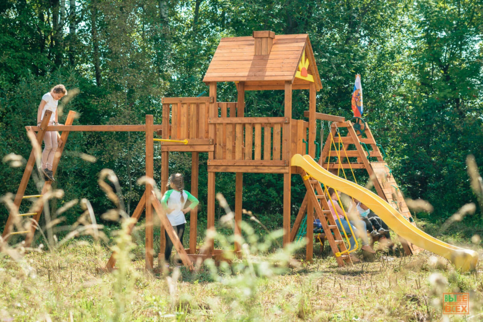 Детский городок Выше всех Победа Заря, горка желтая Детский городок Выше всех Победа Заря, горка желтая